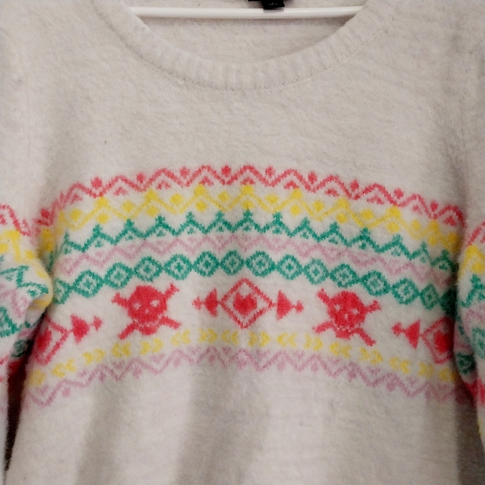 Torrid Women's 1x Fuzzy Yarn Cream Pullover Crewneck Fair Isle Sweater Skulls - Picture 2 of 9
